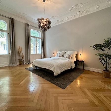 Room In Luxurious Apartment Hamburg Exterior photo